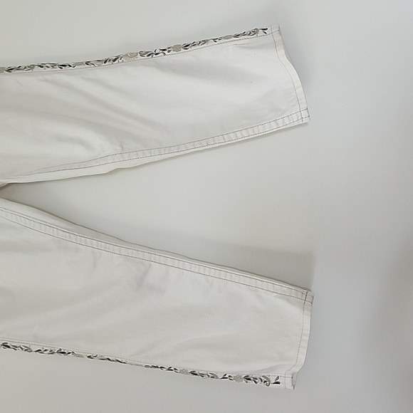 Miss Me Low Rise Denim Capri embellished in white Size 27 - Picture 3 of 12